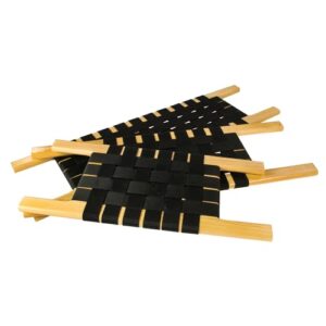 Set aus drei Sitzen für das Kanu mit Gurtbändern und Gurtflechtfunktion, hergestellt aus Kiefernholz